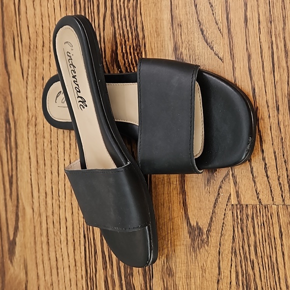 Black leather slides - Picture 2 of 2